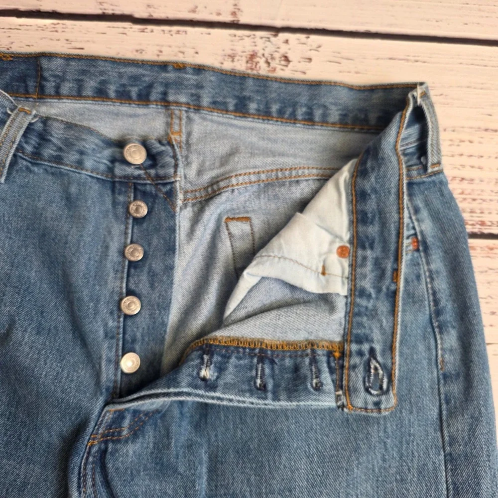Levis‎ 501 Original Fit Mens Medium Wash Straight Leg Button Fly Jeans 36x30